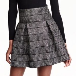 H&M FIT & FLARE FLOUNCED BLACK MINI SKIRT